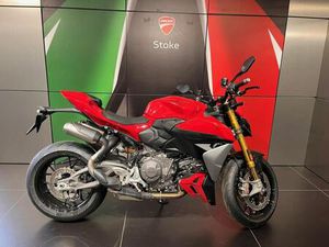 DUCATI STREETFIGHTER V2 S NEW 2025 MODEL YEAR EX DEMO LOW MILES