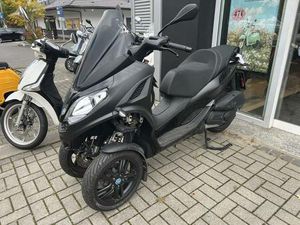 PIAGGIO MP3 300 HPE E5 SE DEEP BLACK ALLWETTERREIFEN