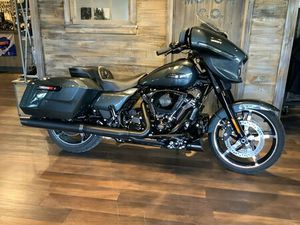 HARLEY-DAVIDSON® STREET GLIDE® 2025 FLHX IRON HORSE METALLIC