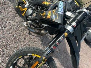 MOTO 50 CC DERBI SENDA DRX