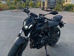 YAMAHA MT-07 A2 - 47,5CV (TECH BLACK) - LIGNE AKRAPOVIC TITANE