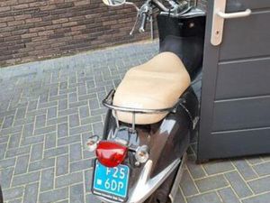 MOOIE EN DEGELIJKE SCOOTER TE KOOP SYM — SCOOTERS | SYM — MARKTPLAATS