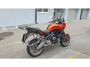 KAWASAKI VERSYS 650 MIT GEPÄCKKOFFER CANTON SAINT-GALL -
