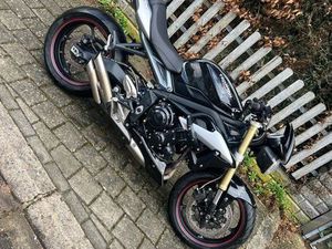 TRIUMPH STREET TRIPLE