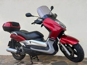 YAMAHA - XMAX-250-MUCHOS EXTRAS/POCO KM