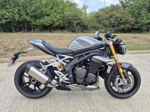 TRIUMPH SPEED TRIPLE 1200 RR