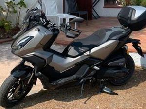 MOTO HONDA ADV 350