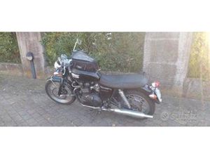 TRIUMPH BONNEVILLE - 2005