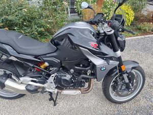 BMW F900 R, EZ09/2021, 4.600 KM, ALLE PAKETE + EXTRAS, SCHECKHEFT