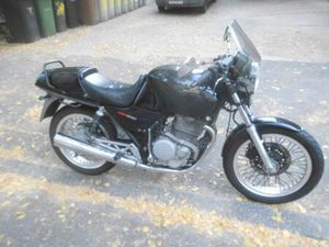 HONDA XBR 500, SPEICHENRÄDER, ELEKTRO- U. KICKSTARTER