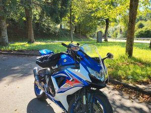 SUZUKI GSX-R 750 K8/K9/L0 TRAUMZUSTAND! WENIG KM