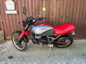 SUZUKI DR 600 SCRAMBLER CAFÉ RACER