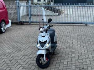 PIAGGIO ZIP SNOR 2011 NETTE STAAT — SCOOTERS | PIAGGIO — MARKTPLAATS