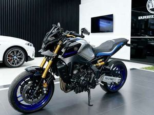 YAMAHA MT-09 SP SILBER