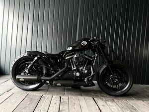HARLEY SPORTSTER 48 BLACK BOBBER MIT JEKILL& HYDE KLAPPE