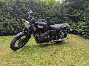 TRIUMPH BONNEVILLE T100