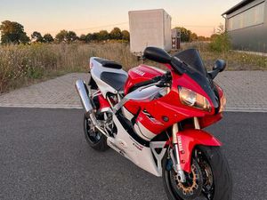 YAMAHA R1 RN01