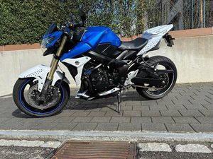 SUZUKI GSR 750 ZU VERKAUFEN CANTON BASEL-LANDSCHAFT -