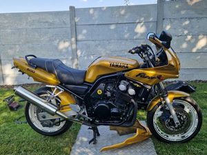 YAMAHA FAZER 600 + LOTS PIECES