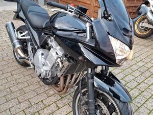 SUZUKI BANDIT 1250, NAGELNEUE REIFEN