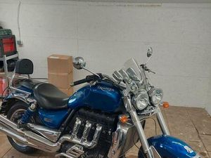 ② TRIUMPH ROCKET 3
