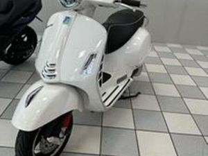 PIAGGIO VESPA 300 GTS HPE SUPER