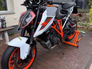 KTM 1290 SUPER DUKE R