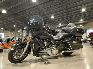 2017 HARLEY-DAVIDSON® ULTRA LIMITED BLACK QUARTZ