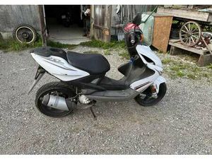 SCOOTER YAMAHA 50 CC 45KM/H DES 15 ANS