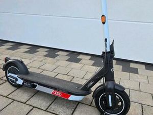 SEGWAY NINEBOT G 30D AUDI EDITION E ROLLER