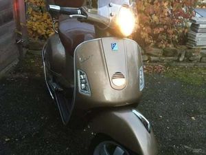 ② VESPA 300 GTS
