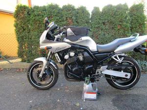 YAMAHA FZS 600 FAZER
