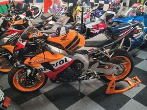 REPSOL HONDA CBR 1000RR LIMITED SC57 2.550 KM!