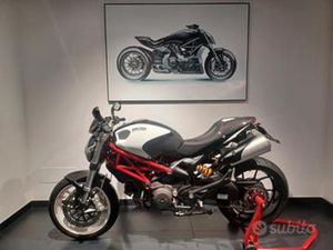 DUCATI MONSTER 796