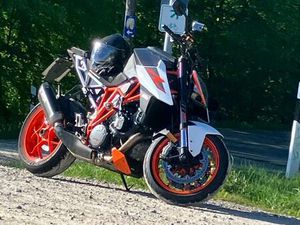 KTM 1290 SUPER DUKE R