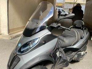 PIAGGIO MP3 500 LT TOURING SPORT – 13 500 KM – TRÈS BON ÉTAT – ACCESSOIRES INCLUS