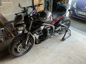 TRIUMPH STREET TRIPLE