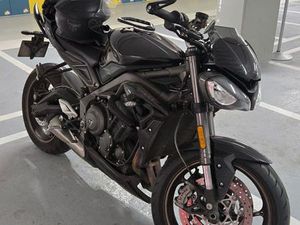 TRIUMPH STREET TRIPLE 765 RS 2022