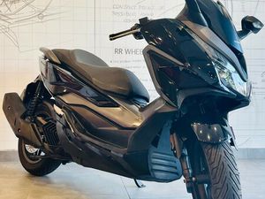 HONDA FORZA 125 | SCOOTER USADA PREÇO € 3.750,00 - P39185 LOMBAS E CURVAS