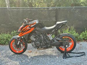 ② KTM SUPERDUKE 1280R