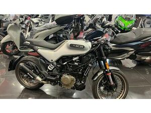 VENDO HUSQVARNA SVARTPILEN 401 (2021 - 23) USATA A RIMINI (CODICE 9856814) - MOTO.IT