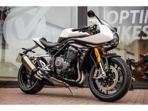 TRIUMPH SPEED TRIPLE RR ! LOW MILES ! STUNNING