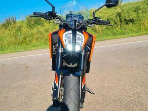 KTM 790 DUKE (TECH PACK-QUICKSHIFTER)