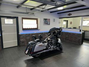 HARLEY-DAVIDSON STREET GLIDE CVO