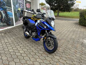 SUZUKI DL650XT V-STROM MODRO-BIELA S DOPLNKAMI