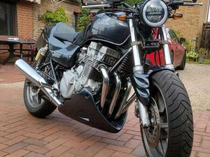 HONDA CB750 GEEIGNET ZUM CAFÉ RACER