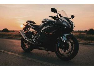 YAMAHA R6 (RJ05) - SEHR GUTER ZUSTAND - TÜV & SERVICE NEU
