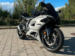 YAMAHA R7!