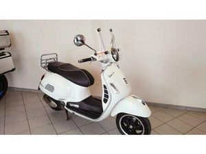 VENDO VESPA GTS 300 SUPER (2017 - 18) USATA A CAVOUR (CODICE 9857945) - MOTO.IT