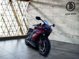 TRIUMPH DAYTONA 660